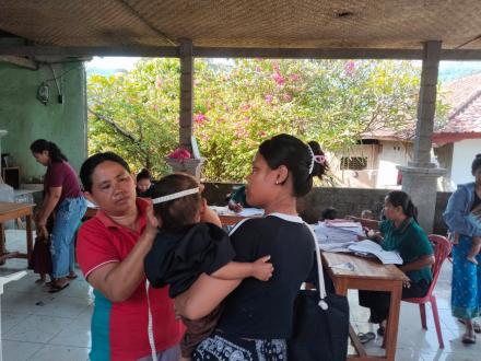 Kegiatan Posyandu Banjar Dinas Laba Amerta Desa Pangkungparuk, 06 April 2026